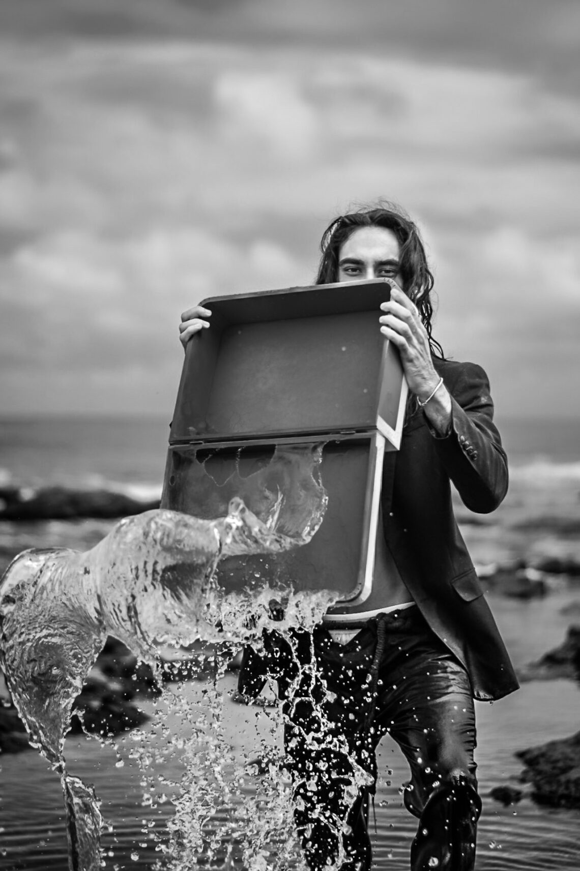 Em mim nenhum mar se represa