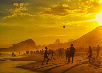 Mais uma “Altinha” sob o entardecer carioca