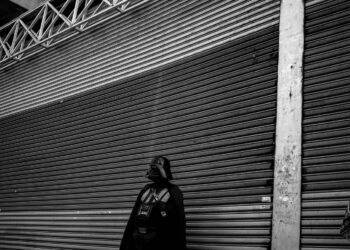 Até o lado negro da força tem crises