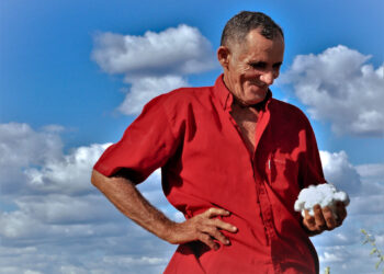 Homem segurando um sonho