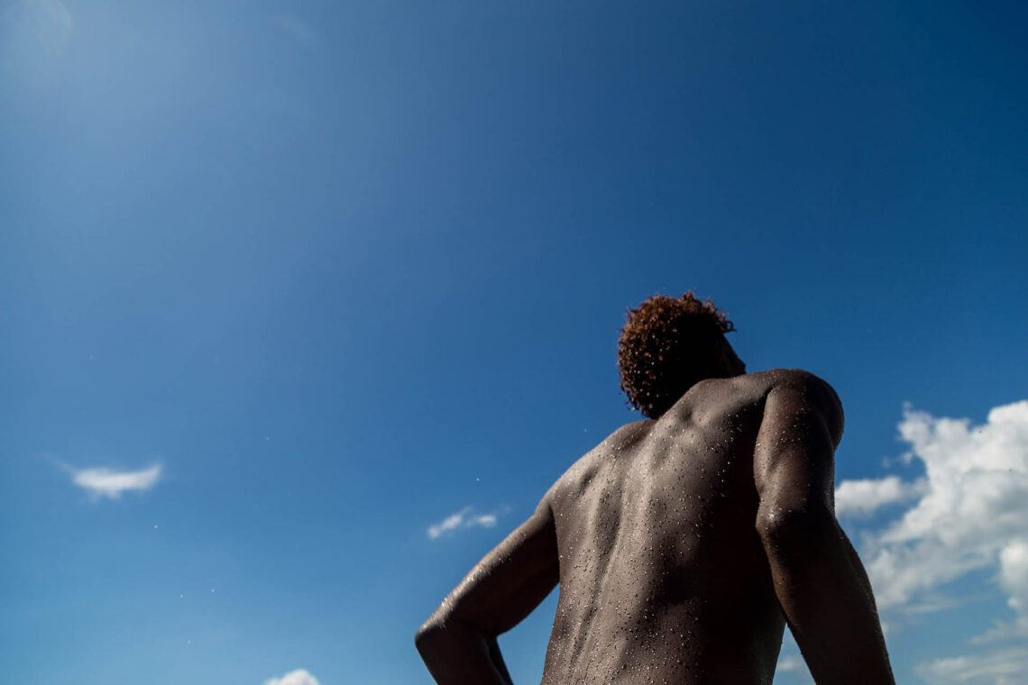 Amadeu mergulha no azul