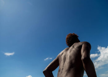 Amadeu mergulha no azul