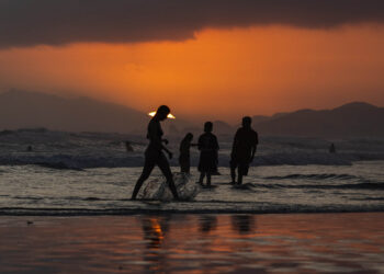 A caminhada do pôr do sol