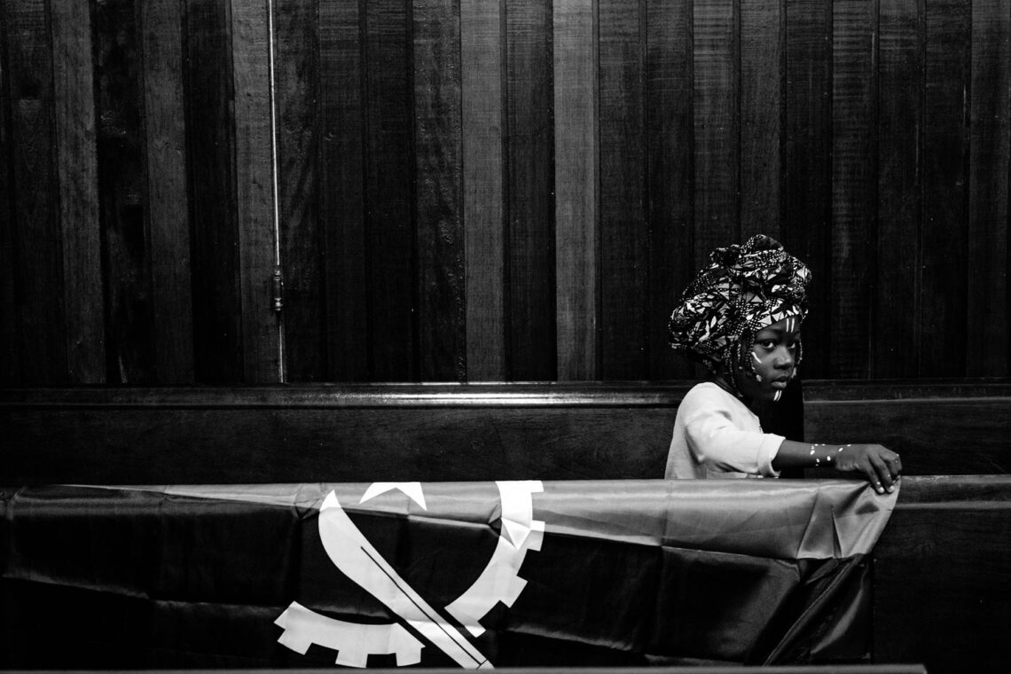 Ó Pátria, nós saudamos os teus filhos