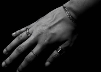 Autorretrato (Mãos)