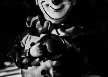 Estranhos e Peculiares