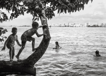 A margem que rema no tempo