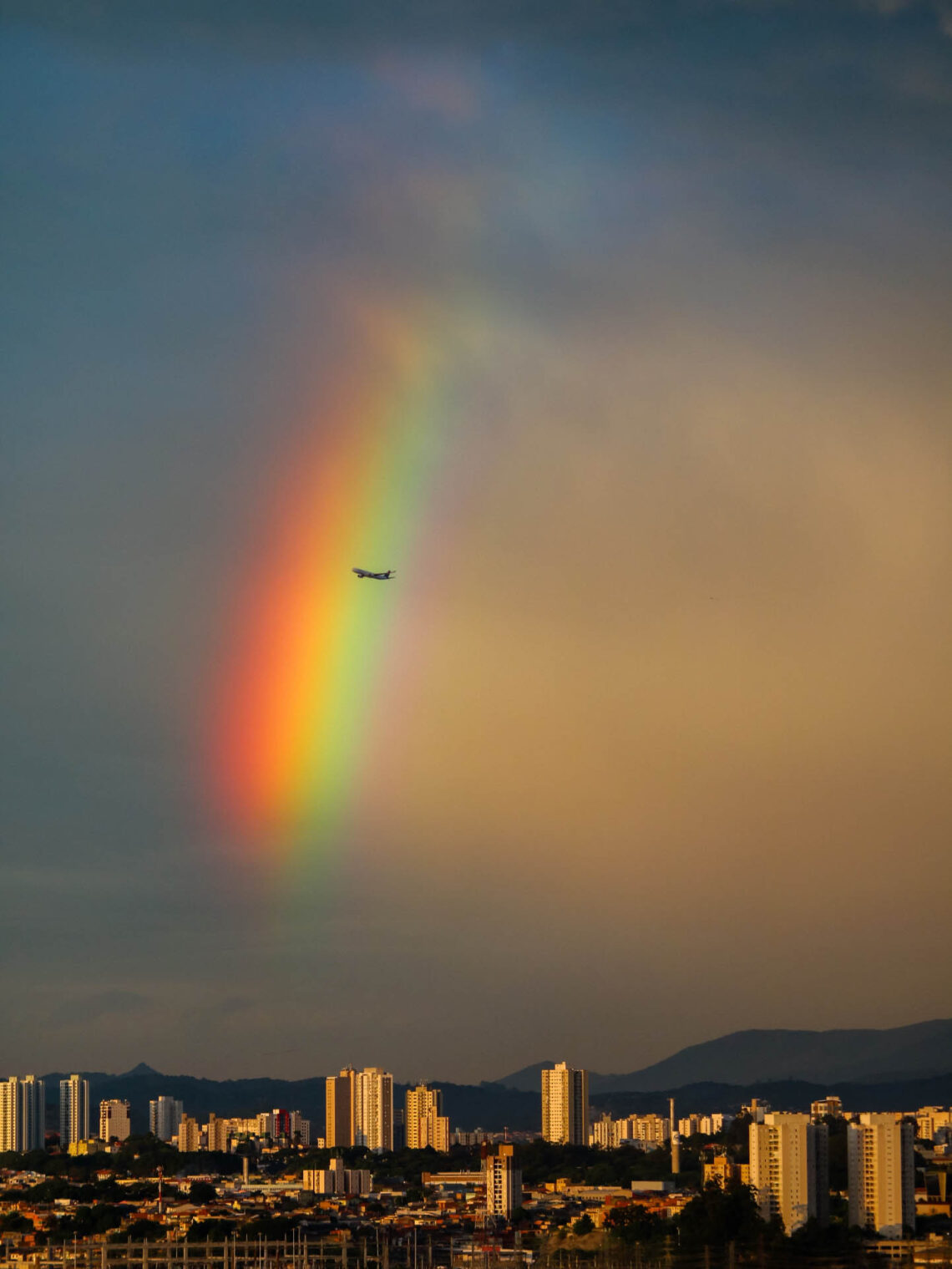 Através do arco-íris