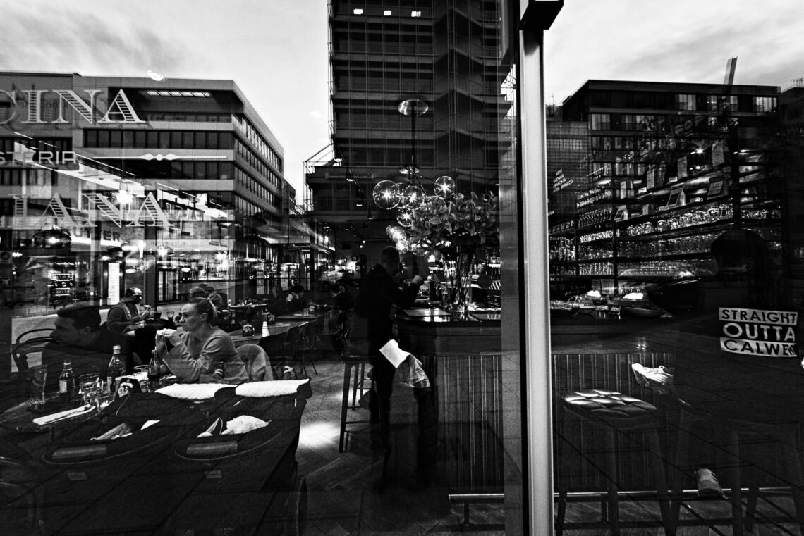 Restaurante ao Anoitecer