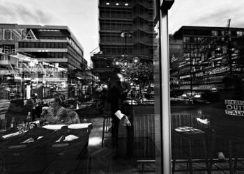 Restaurante ao Anoitecer