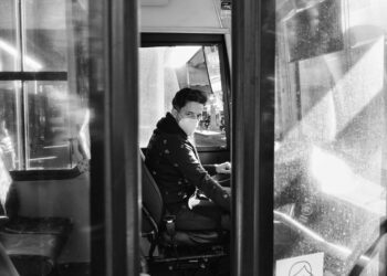 Entre embarques e desembarques, a vida segue