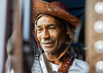 Entre Cintos, Fivelas & Memórias: O Mundo de Crispim da Mata