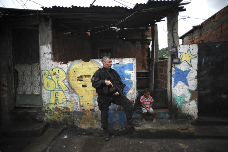 Rio de Janeiro - BRAZIL - 07 APRIL 2015 - Military Police begins to mount the armored based on Slum Complex German north of the city, a base was mounted on Favela green hell and another in New Brasilia.As community armored bases is strengthening against the shootings against traffickers Photo: Fabio Teixeira / Pacific press