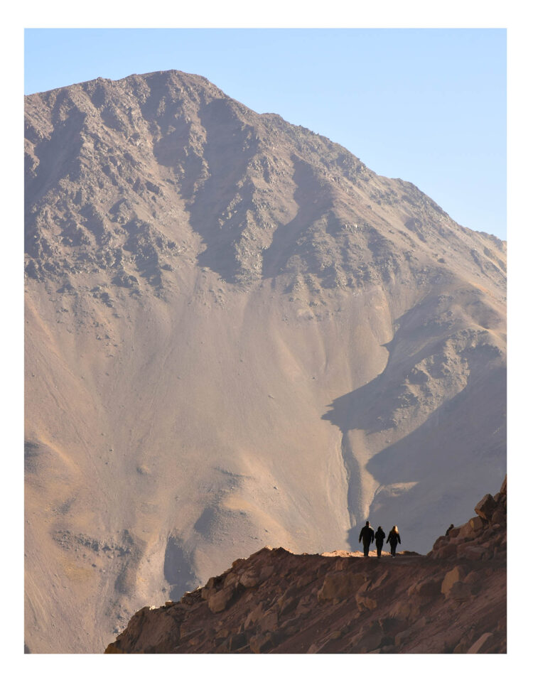 A pequenez humana (Fotografia tirada em abril de 2023, Cajón Del Maipo, Chile.)