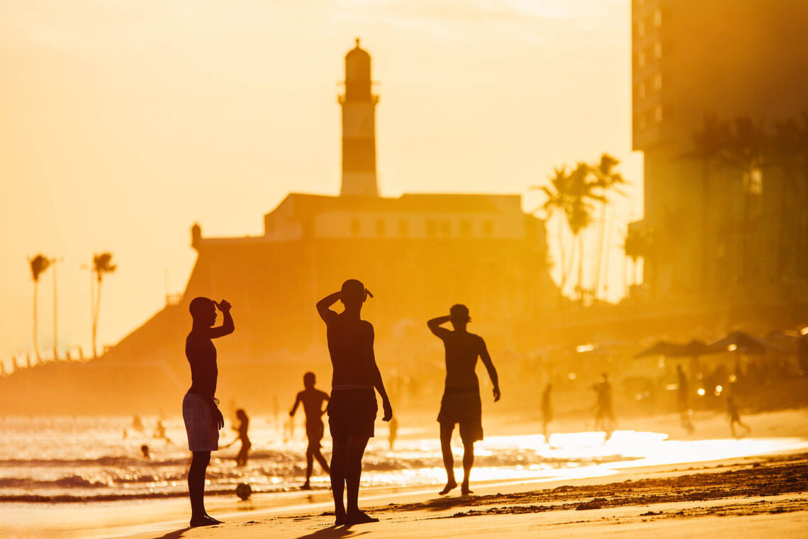 Para onde aponta o farol?