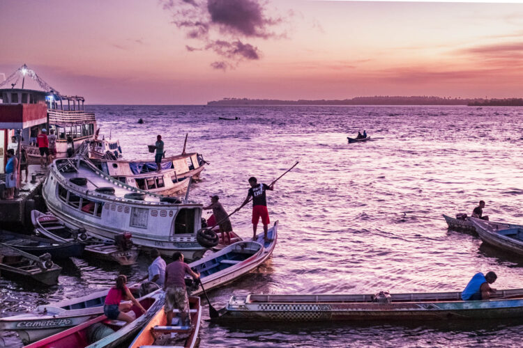 Amanhecer ribeirinho, Imagem Destacada de Patricia Brasil finalista no Prêmio Portfólio FotoDoc 2024