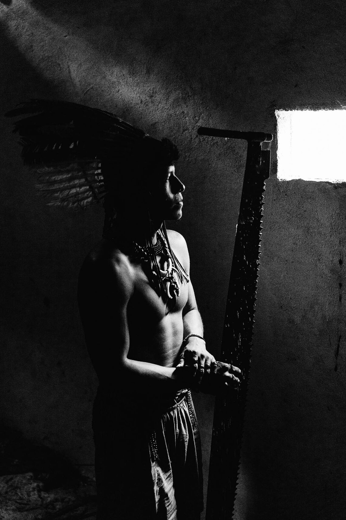 O índio e o arco de serra