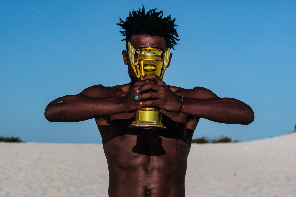 Nenhum sol se põe sem nossas histórias