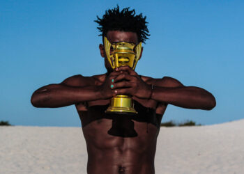 Nenhum sol se põe sem nossas histórias