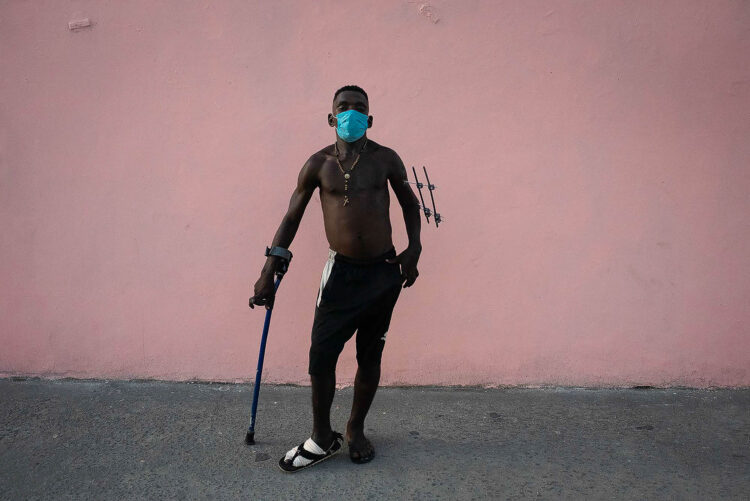 Imagem de Entre a vida e a morte nas ruas, Portfólio de Fabio Teixeira ganhador geral do Prêmio Portfólio FotoDoc 2024