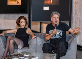 Sob o impacto da perda: Encontro de Alicia Esteves e Tadeu Vilani por Sérgio Branco