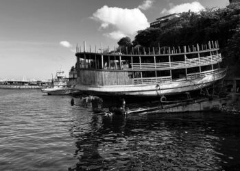 Entre Marés e Memórias: O Barco Que Não Foi