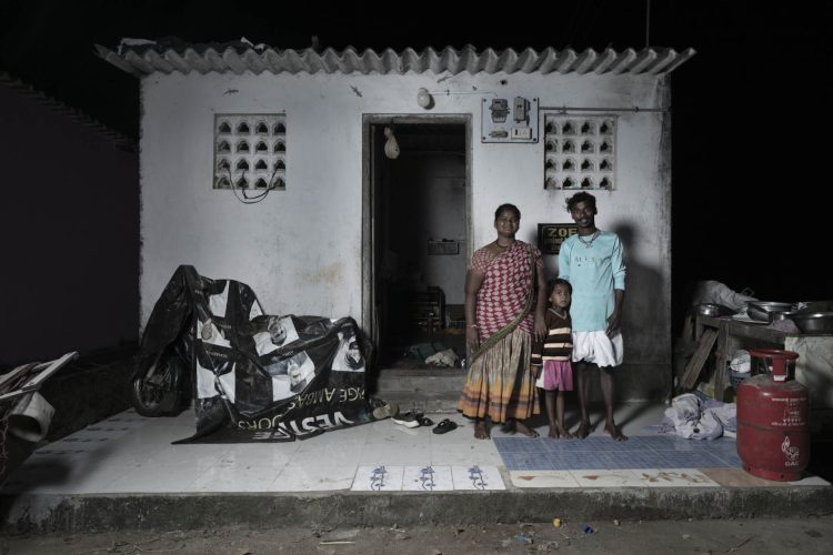 From the series "The Narikuravar people of Tamil Nadu" (2024)
In India’s southernmost state of Tamil Nadu, the settlement of Poonjeri is home to around 40 Narikuravar families. They belong to a semi-nomadic community of around 30,000 people that are spead across the state. They were long considered “untouchables” and continue to be marginalized to this day.