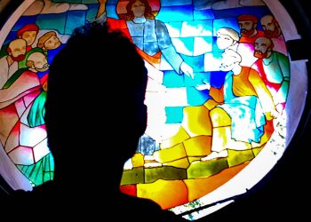 Entre Luz e Sombra: Um Autorretrato da Fé e da Razão