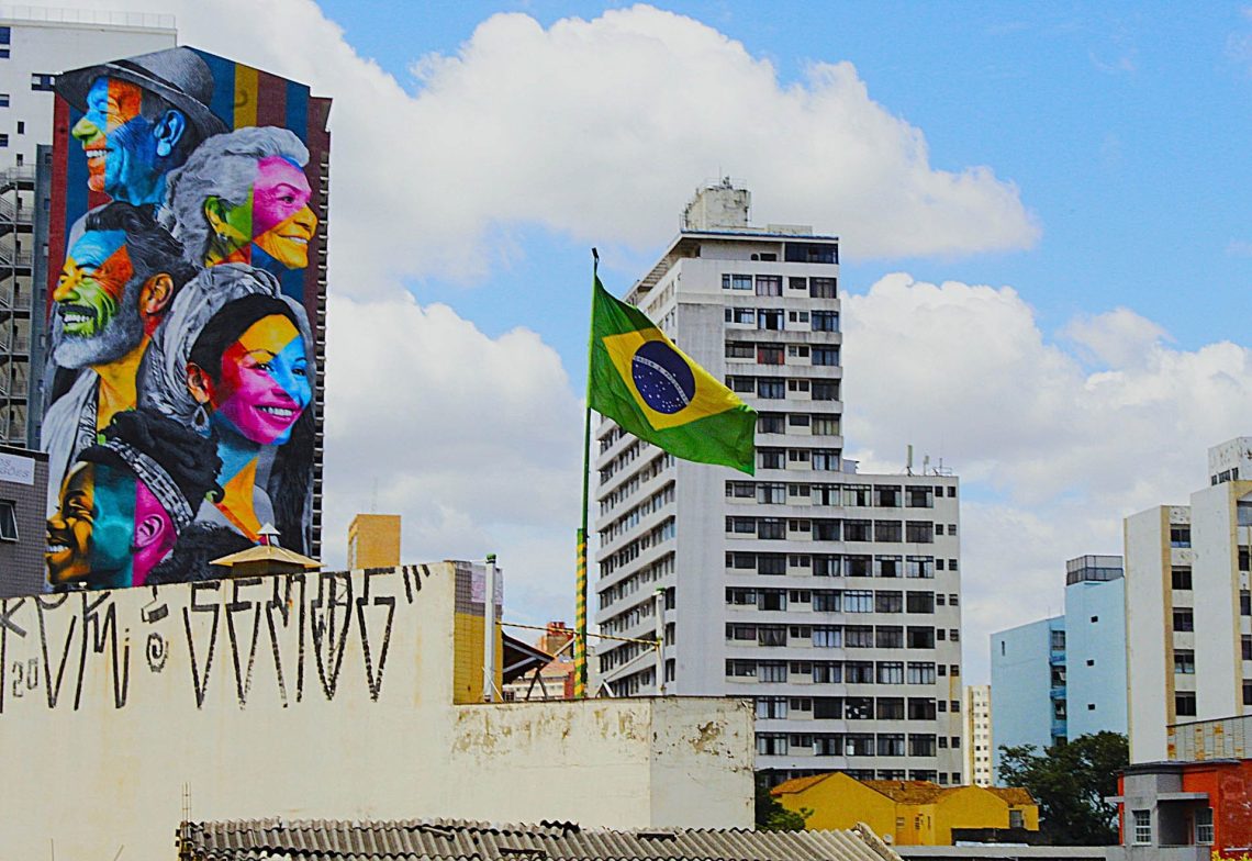 Dos filhos deste solo és mãe gentil?