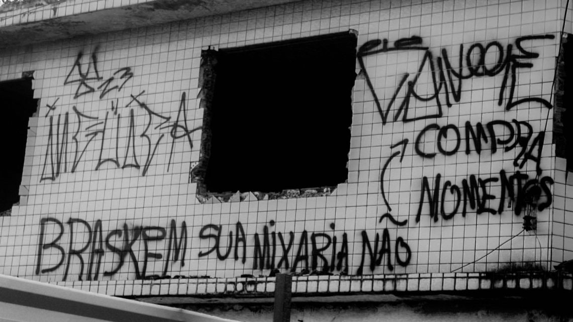 Ensaio às memórias submersas