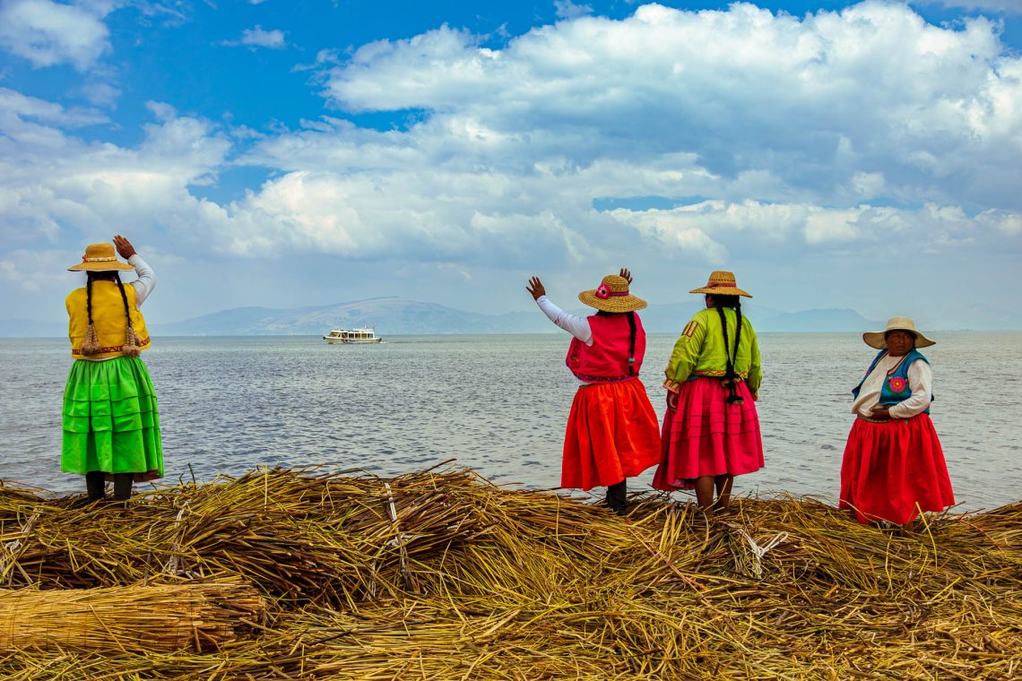 Mulheres da etnia Uros