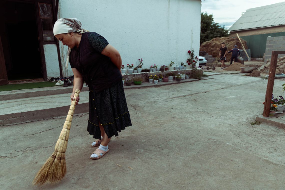 Between Eagles and Hunters