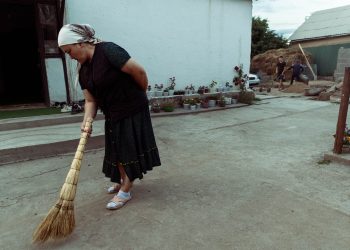 Between Eagles and Hunters