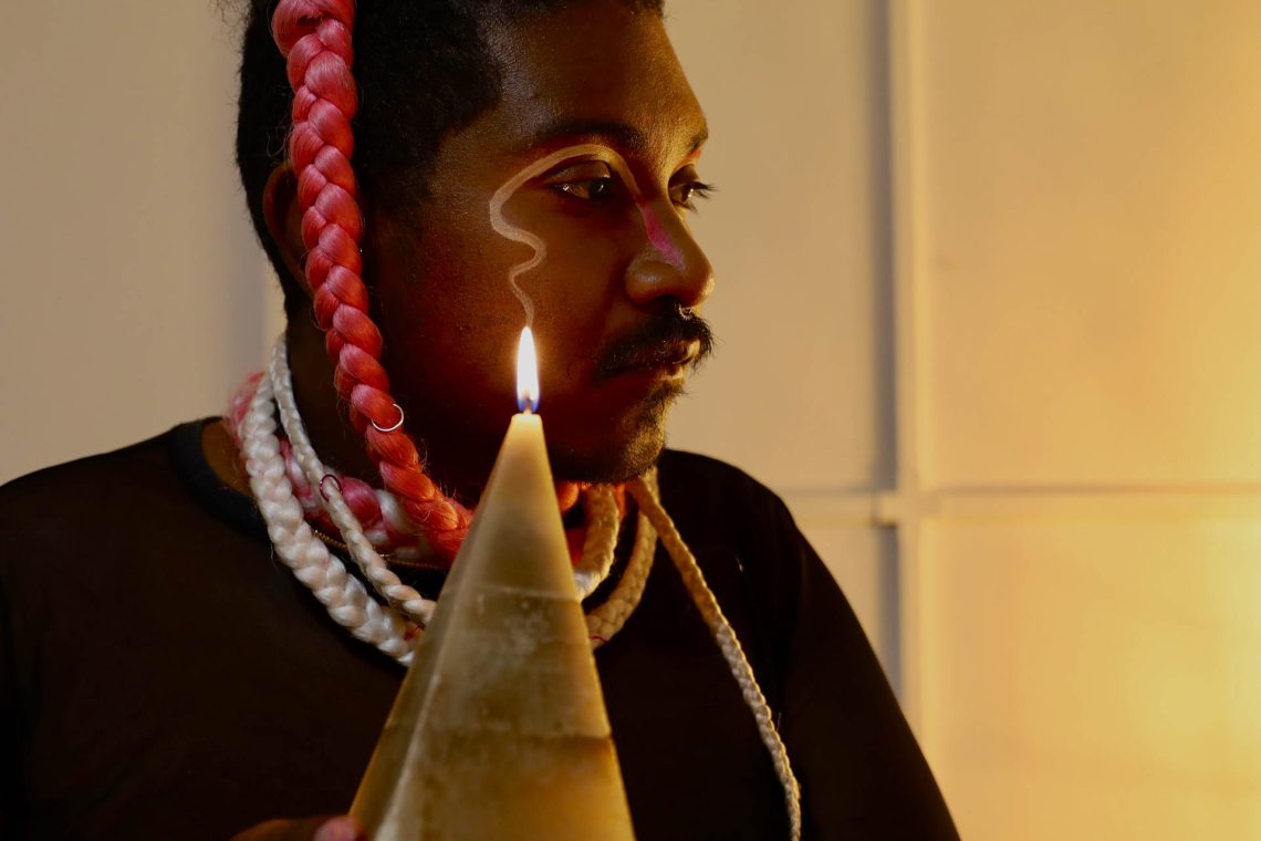 Pelo fogo dos seus olhos