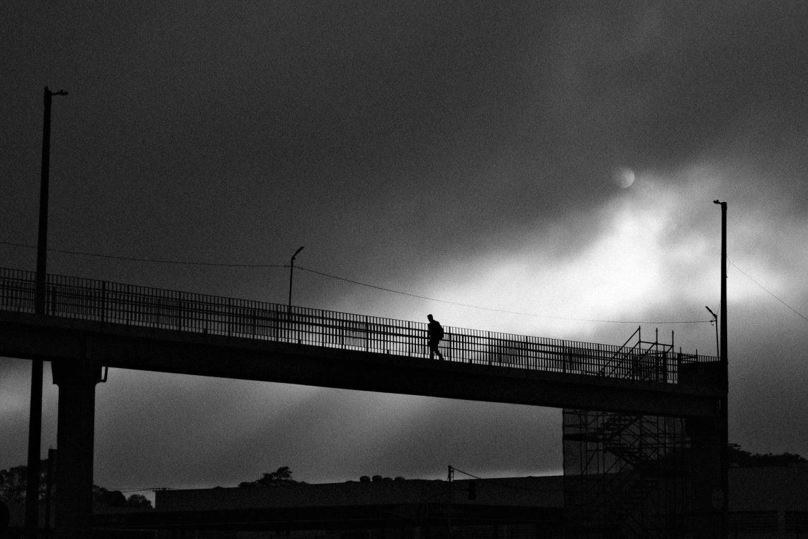 Amanhecer na passarela