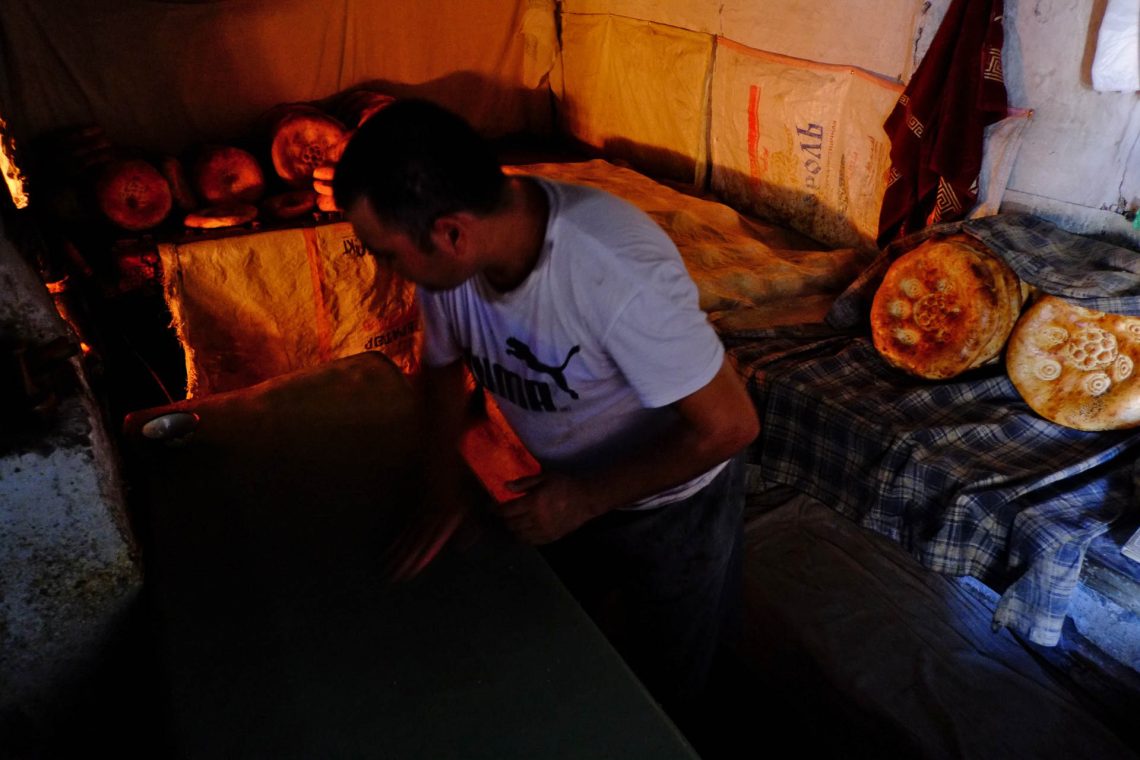 Feitura do non em Bukhara, Uzbequistão