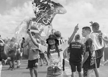 Lugar de Mulher? Na Arquibancada!