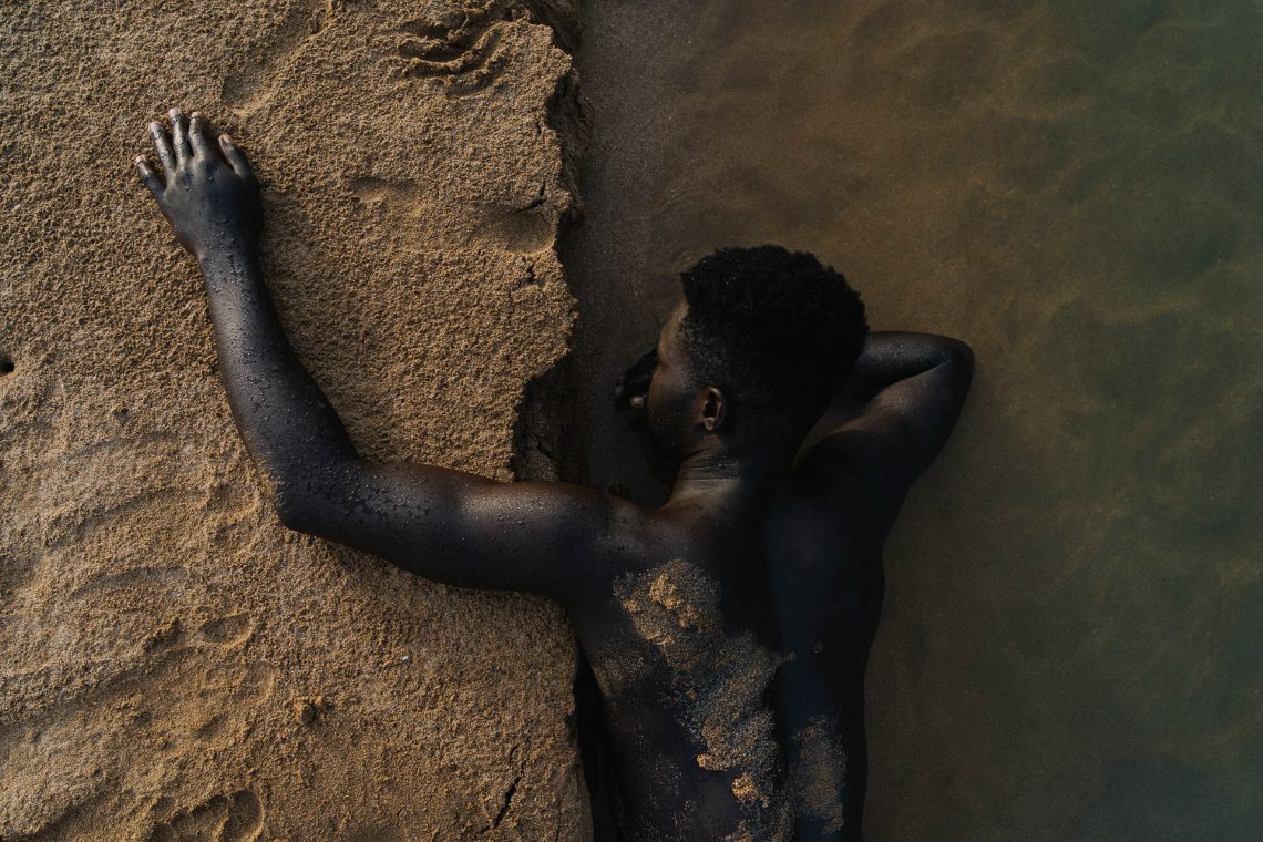 Asase Ye Duru “The Earth Has Weight”