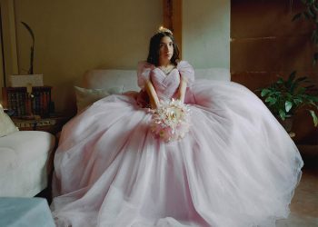 15 years: a portrait of dreams, effort and a cry for female freedom