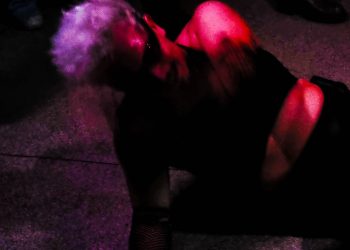 Corpos gritam nas sombras