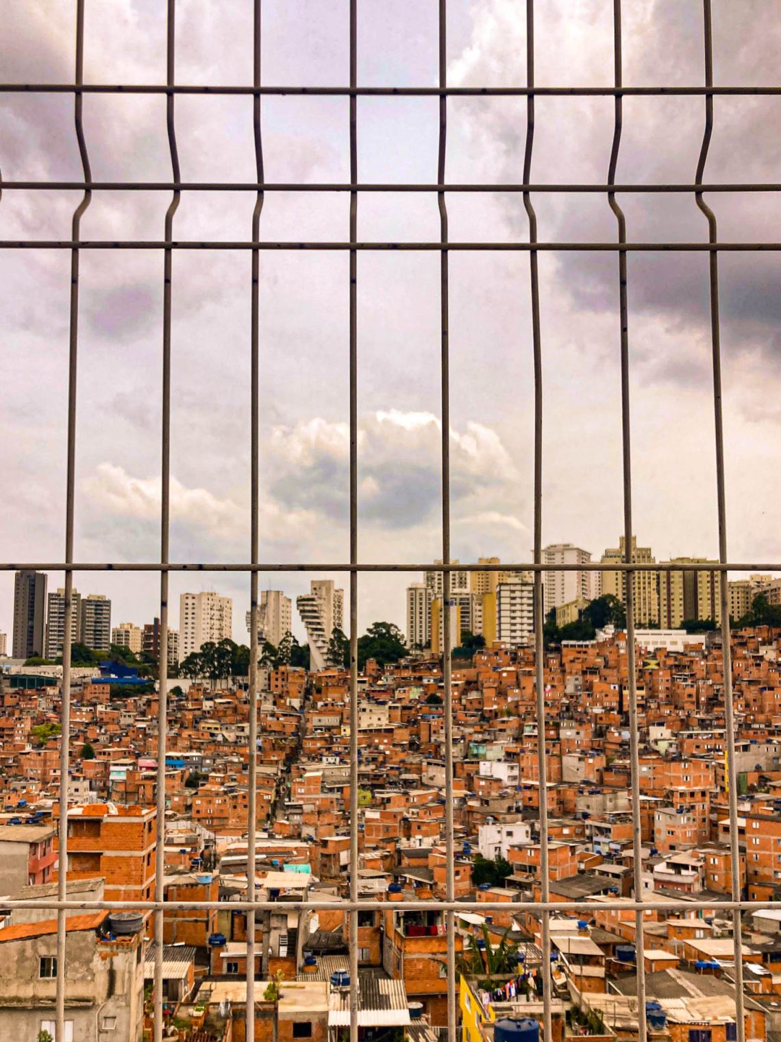 Por Dentro das Grades