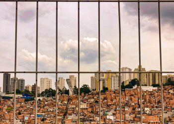 Por Dentro das Grades