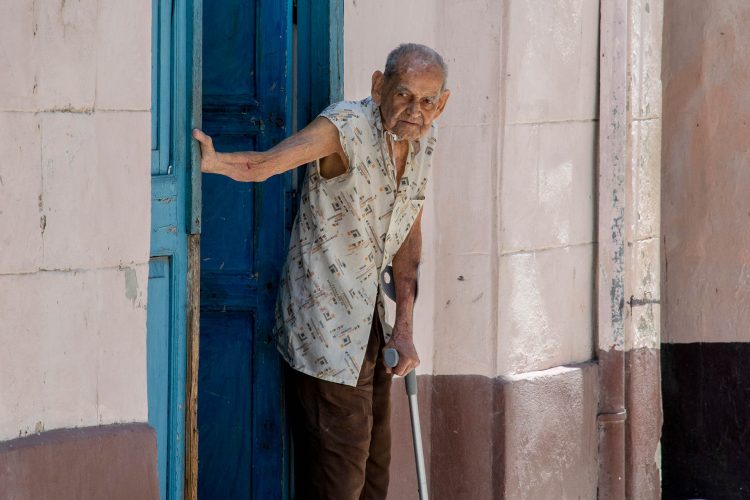 Sérgio Castro Almaguer Edad: 75 años
Hijos: 3
Nietos: 4
Bisnietos: 1