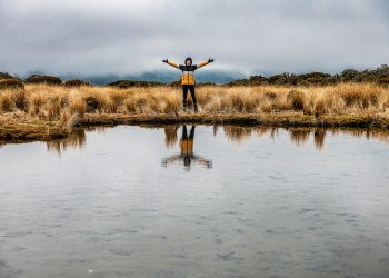 Trilha para os Pouakai Tarns