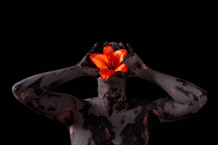 Sopro de Esperança. Imagem do Ensaio Simbiose, de Marta Azevedo, Finalista do Prêmio Portfólio FotoDoc 2025