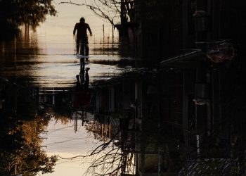 Entre reflexos: os segredos que sequestramos