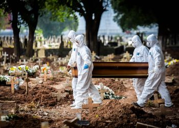 Protagonistas Ocultos: O trabalho dos coveiros na epidemia da COVID 19