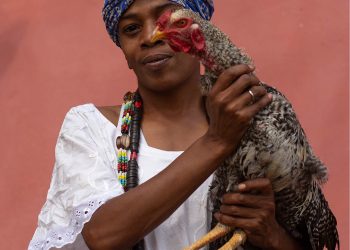 Exu busca alegria mesmo nas adversidades