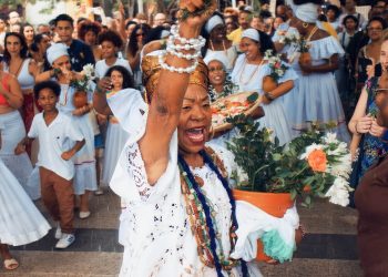 Água, flores e corpo