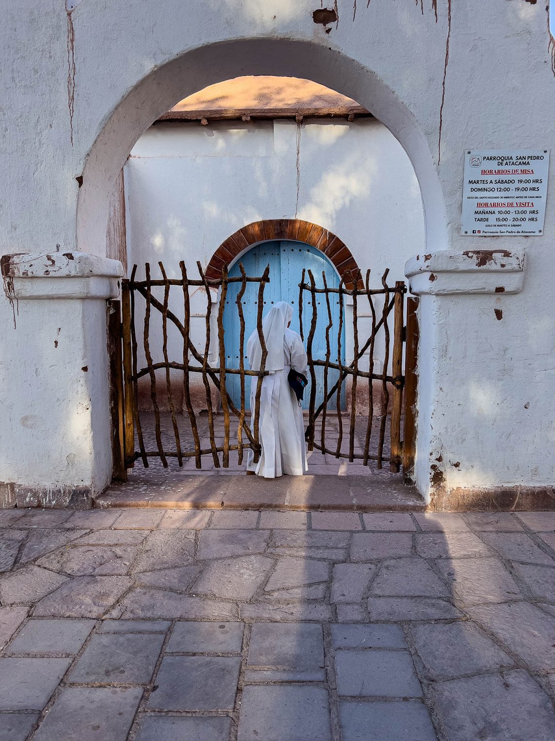 Entre o Portão e a Fé